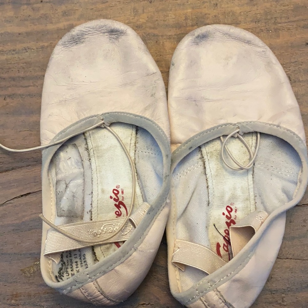 Capezio Pink ballet shoes size 1M